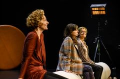 Ensemblen i I vårt ställe.