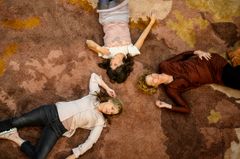 Ensemblen i I vårt ställe.