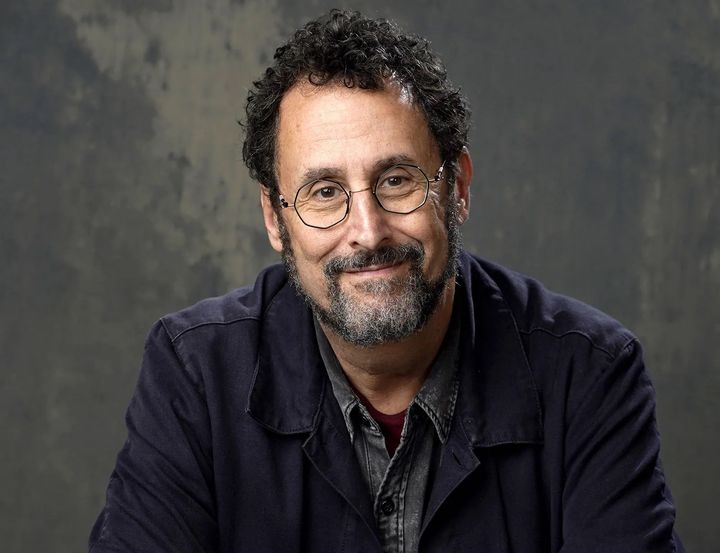 Porträttbild av dramatikern och manusförfattaren Tony Kushner.