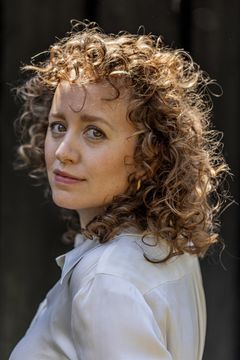 Ett porträtt av en kvinna.