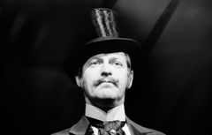 Lars Lind i hög hatt.