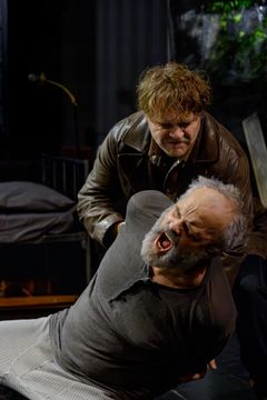 Två män som slåss