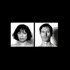 Bilden visar två personporträtt sida vid sida mot en vit bakgrund.