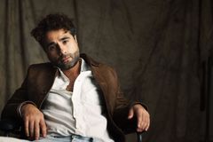 Säg inget till mamma. Urpremiär 14 februari i Skärholmen.