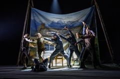 Personer som piskar varelsen