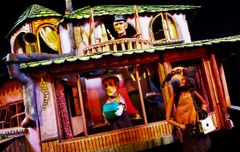 The House (Danmark) är del av dockteaterfestivalen Pop up Puppets som arrangeras av Marionetteatern 20-23 augusti.