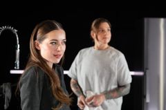 Félice Jankell och Charlotta Björck i Fröken Julie. Premiär 17 april på Kulturhuset Stadsteatern i samarbete med Villman Produktion.
