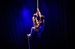 "By a Thread" på Kulturhuset Stadsteatern.