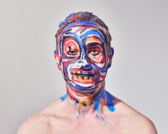 Sven Ahlström i Anspråkslösa förslag, urpremiär 18 mars 2027 på Stora scenen, Kulturhuset Stadsteatern.