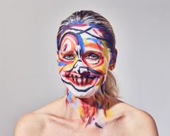 Ann-Sofie Rase i Anspråkslösa förslag, urpremiär 18 mars 2027 på Stora scenen, Kulturhuset Stadsteatern.