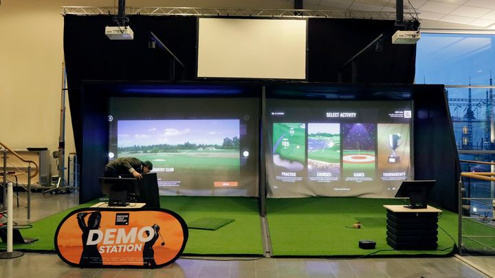 Simulatorerna uppbyggnad 02 02 Simulatorerna till SM simulatorgolf 2023 byggs upp i Arena Skövde.