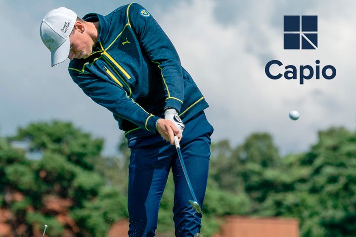 SwGT och Capio inleder samarbete Pontus logo Pontus Nyholm svingar vid Lag-EM herrar 2019 på Ljunghusens GK.