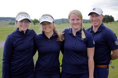 VM-laget frv Andrea Kajsa Ingrid coach Carl Det svenska flick-VM-laget 2018 Andrea Grimberg-Lignell, Kajsa Arwefjäll, Ingrid Lindblad och coach Carl Gustavsson.