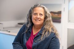 Porträttbild på Fanny Sunesson.