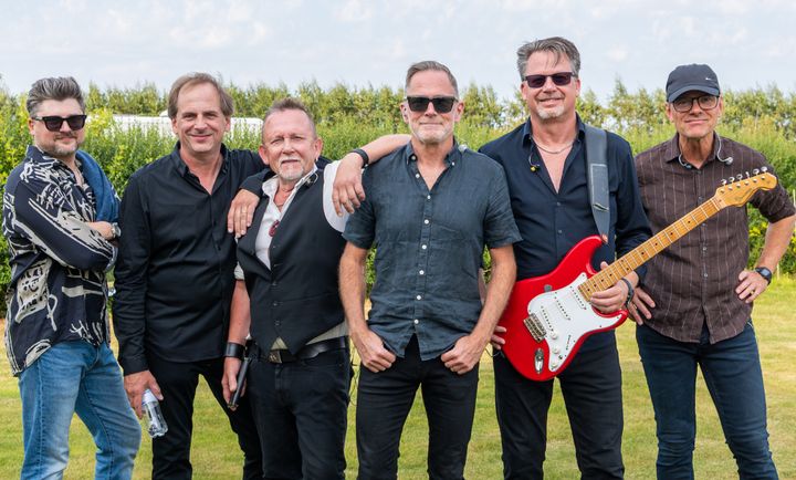 A Tribute to Dire Straits