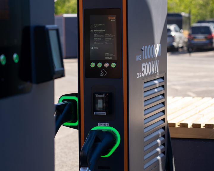 Norra Europas största och mest kraftfulla laddstation för tung trafik öppnar nu i Norsborg i södra Stockholm. Foto: GRW Media