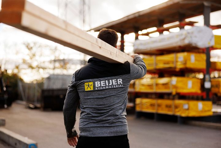 Efterfrågan på återbrukat material ökar ständigt och vi behöver skapa bättre förutsättningar för att göra det till en naturlig del av bygghandeln, säger Tommy Burnert filialchef Beijer Eskilstuna