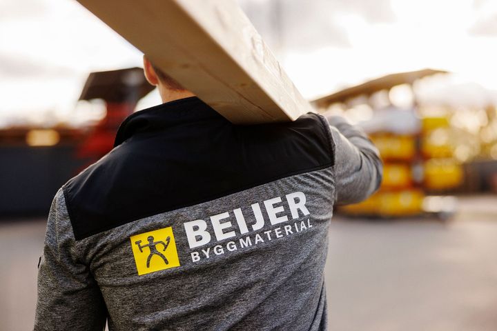 Vi är både tacksamma och stolta över förtroendet vi fått att fortsätta vårt långa samarbete med Peab även de kommande tre åren, säger Mikael Gustavsson, kategorigruppchef, Beijer Byggmaterial.