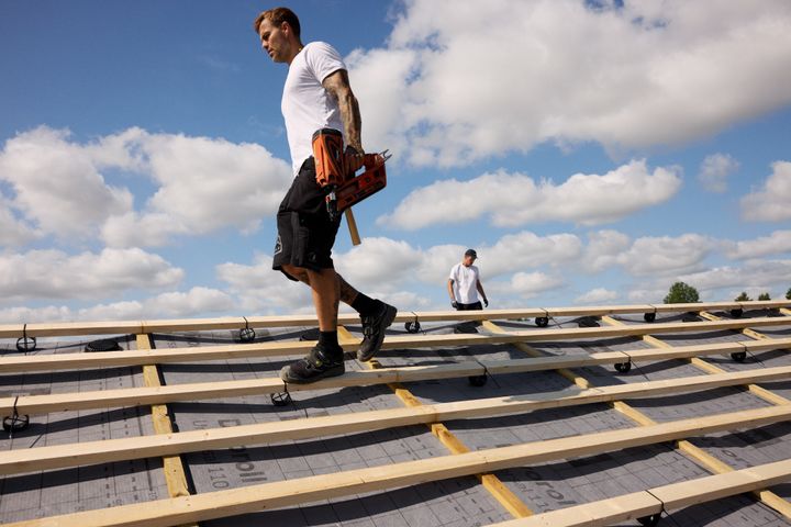 Höjningen av rotavdraget har bidragit till en ökad efterfrågan hos Sveriges hantverkare.