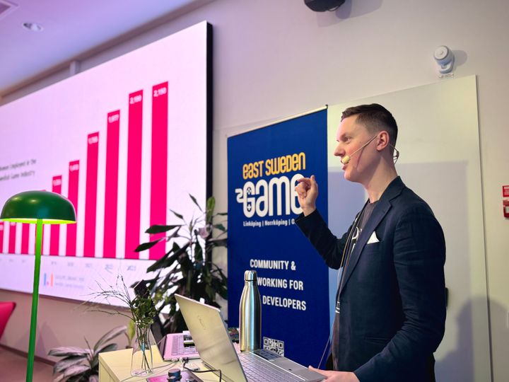 Alexander Milton presenterar årets siffror under East Sweden Game Summit.