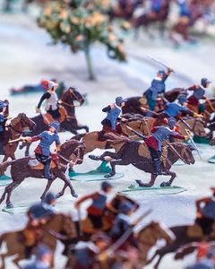 Detalj av ett diorama som visar tennfigurer, soldater till häst i Slaget vid Lützen 1632.