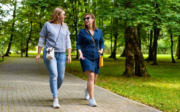 Enligt studien hänger aktiv rörelse i naturmiljöer samman med lägre vilopuls och högre HRV under natten.