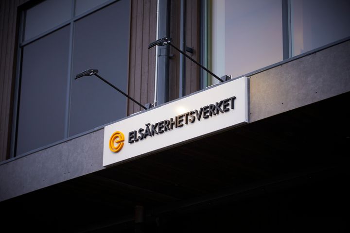 Elsäkerhetsverkets entreskylt med logotyp