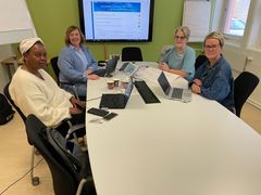 Uppstartsmöte med Region Jämtland Härjedalen, då man bland annat tittade närmare på den ”Europeiska kodexen mot cancer”. Från vänster: Akhaza Zekarias, Jeanette Lundberg, Mia Ajax, Mirja Wedin.