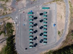 Döllnitz-projektet har säkrat nätanslutning och nödvändiga tillstånd och är ready-to-build, med planerad byggstart 2027 och kommersiell driftsättning 2028. (Bilden är från Flower's 42,5 MW BESS i Bredhälla)