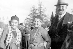 Karl Tirén med Greta Persson och Maria Persson