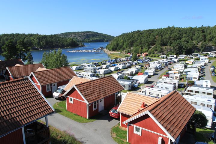 EU-projektet Nordic Camping Experience syftar till att öka samarbetet mellan Sverige och Norge. Bilden visar Daftö Resort, ett vanligt stopp för europeiska campingturister som besöker både Sverige och Norge. Foto: Daftö Resort.