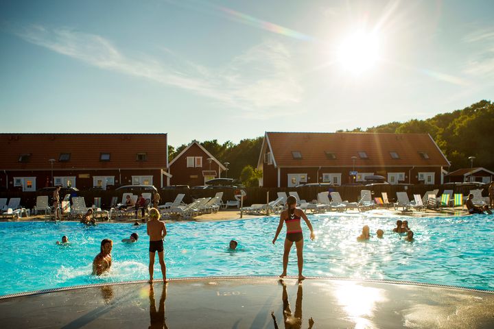 Allt fler campingplatser väljer att kvalitetssäkra sin verksamhet genom Svensk Campings nationella klassificering. På bilden syns Destination Apelviken i Varberg, en av 14 femstjärninga campingplatser.