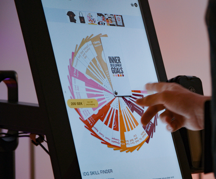 Digital självbetjäningskiosk för merchförsäljning på konserter och events.