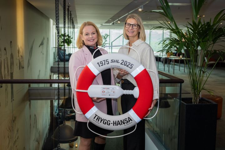 Josefin Lundmark, marknads- och kommunikationsdirektör, Trygg-Hansa och Jenny Silfverstrand, vd, SHL fortsätter samarbetet in i en ny säsong.