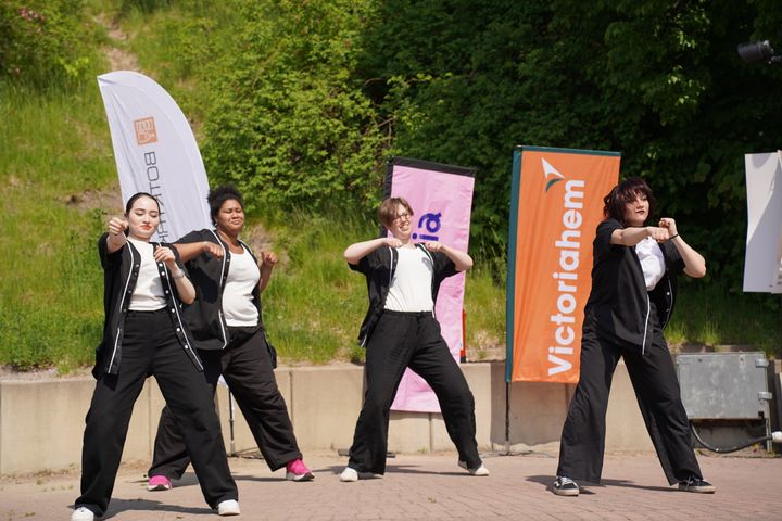 Xeno I.D. Dance Crew uppträder på Albydagen. Foto: Subtopia