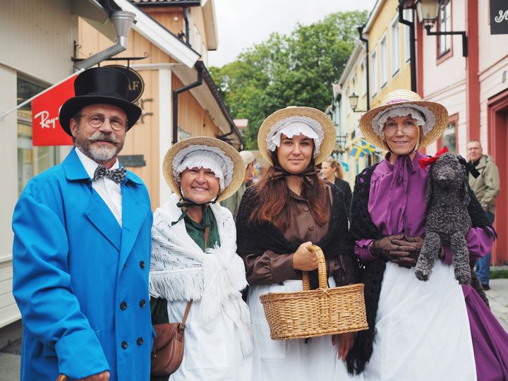 Sigtuna Möte sensommarmarknad, med bild på tant Grön, tant Brun, tant Gredelin och farbror Blå.