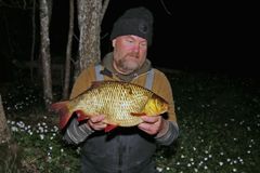 Per Kinberg med det nya svenska sportfiskerekordet på sarv.