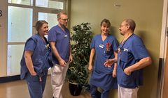 Kungälvs sjukhus rankas bland de bästa svenska sjukhusen för sin vård av hjärtinfarktpatienter, visar Swedehearts årliga kvalitetsindex för 2024. Sjuksköterska Emelie Svedholm, överläkare Staffan Bäckberg, specialistsjuksköterska Ann-Louise Karlsson och enhetschef Sultan Zarin är några av personerna i teamet bakom framgången.