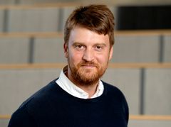 I'm sorry, I can't identify people in images.