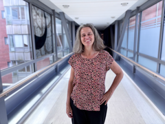 ”HTA-ämnet lockar mig för att det är brett och viktigt för sjukvården och patienterna, precis som läkemedelsbehandling som är mitt andra specialområde. Det är också inspirerande och lärorikt att arbeta tillsammans med personer från verksamheterna som kan det som HTA-projekten handlar om”, säger Susanna Wallerstedt.