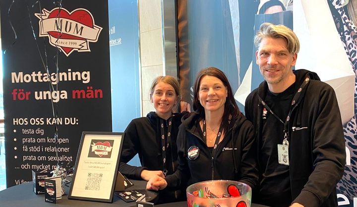 Jeanette, Amanda och Jonas på Mottagning för unga män (MUM) i Kungälv