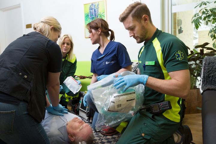 Genom IVPA, I väntan på ambulans, kan kommunsjuksköterska snabbt vara på plats och vid behov inleda livräddande insatser, tills ambulansen kan ta över. (Bilden är arrangerad)