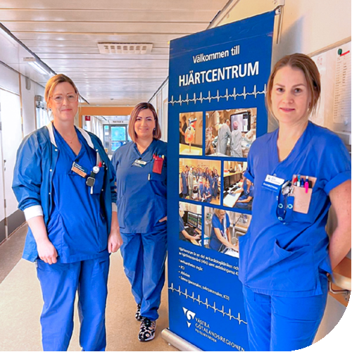 Hjärtcentrum på NÄL består av vårdavdelningarna 43 och 44, samt hjärtmottagningen. Här arbetar Caroline Hemberg, Damira Besic och Elin Dalåsen.