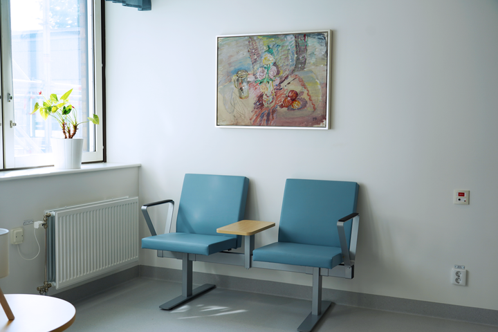 Tv%E5%20bl%E5a%20stolar%20i%20ett%20v%E4ntrum.