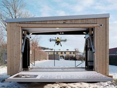 Hjärtstartsdrönare lyfter från hangar