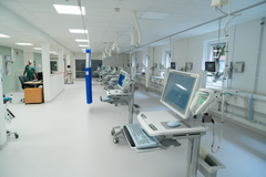 Uppvakningsavdelningen har tolv platser där patienterna övervakas och vårdas efter operation.