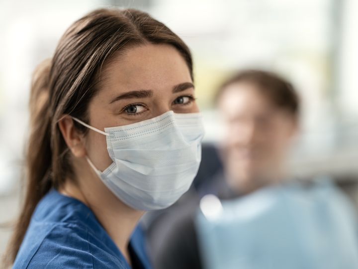 Styrelsen för Folktandvården Västra Götaland beslutade om budget för 2026 den 26 november. Bland annat avsätts 48 miljoner kronor för investeringar i ny och uppdaterad klinisk utrustning.