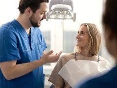 Ung patient på besök hos Folktandvården Västra Götaland