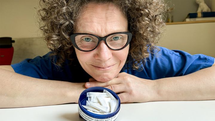 Sara Rangmar har snusat i 25 år. Nu har lyckats sluta, och vill hjälpa fler att göra samma sak.