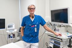 Överläkare Michael Köster och endoskopiteamet i Lidköping har fått ett utökat uppdrag inom Skaraborgs Sjukhus.